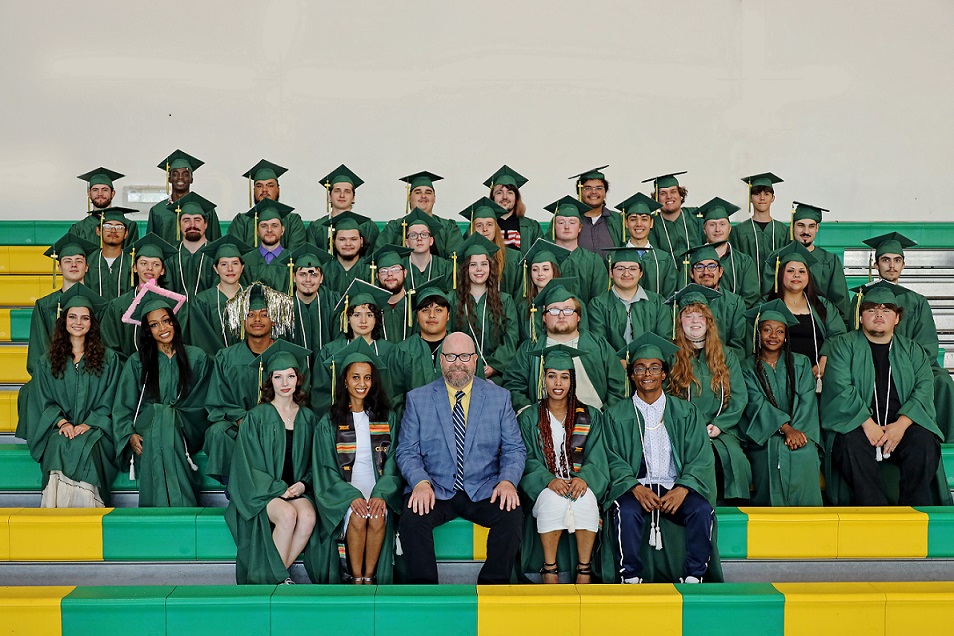 Job Corps graduates 43 students