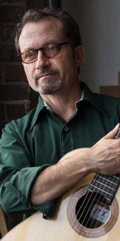 Classical guitarist James Manuele comes to Seaside Public Library